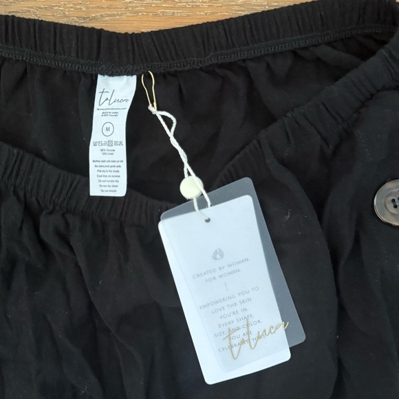 Toluca Victoria Skirt/ Swim Covercup - Picture 4 of 4